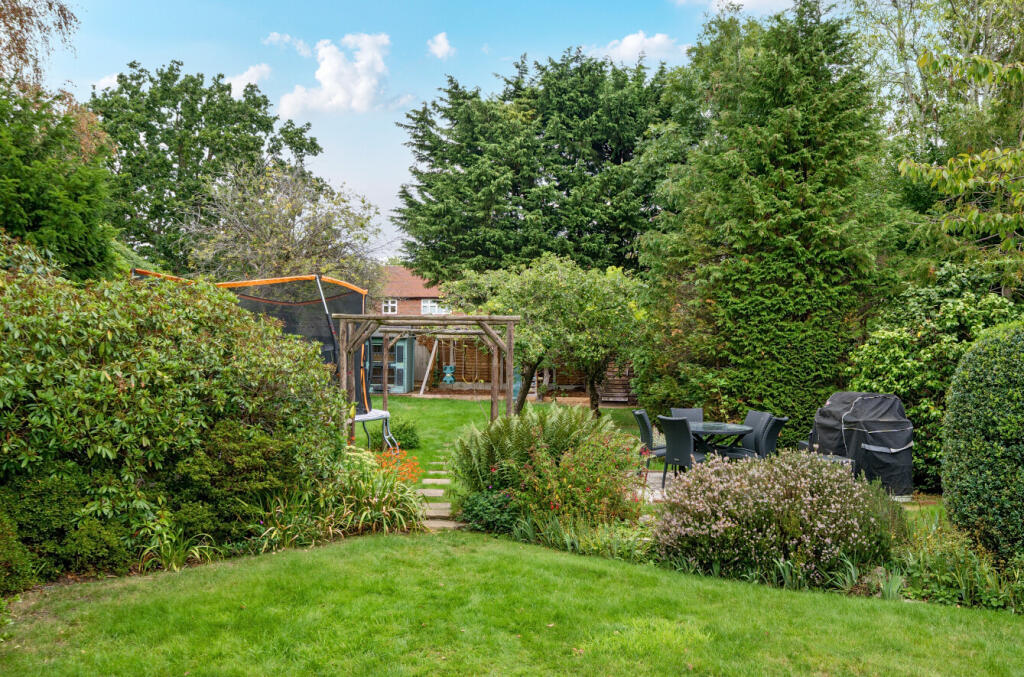 1331770-9-6889382...