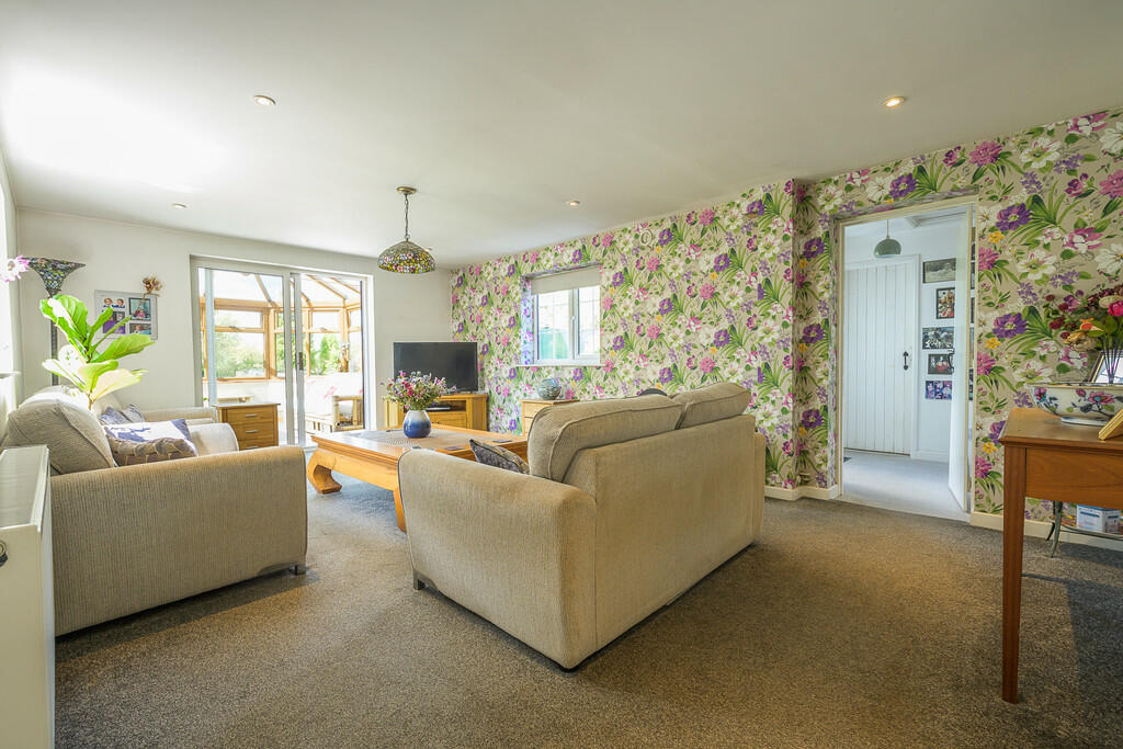 Oaklands Cottage-...