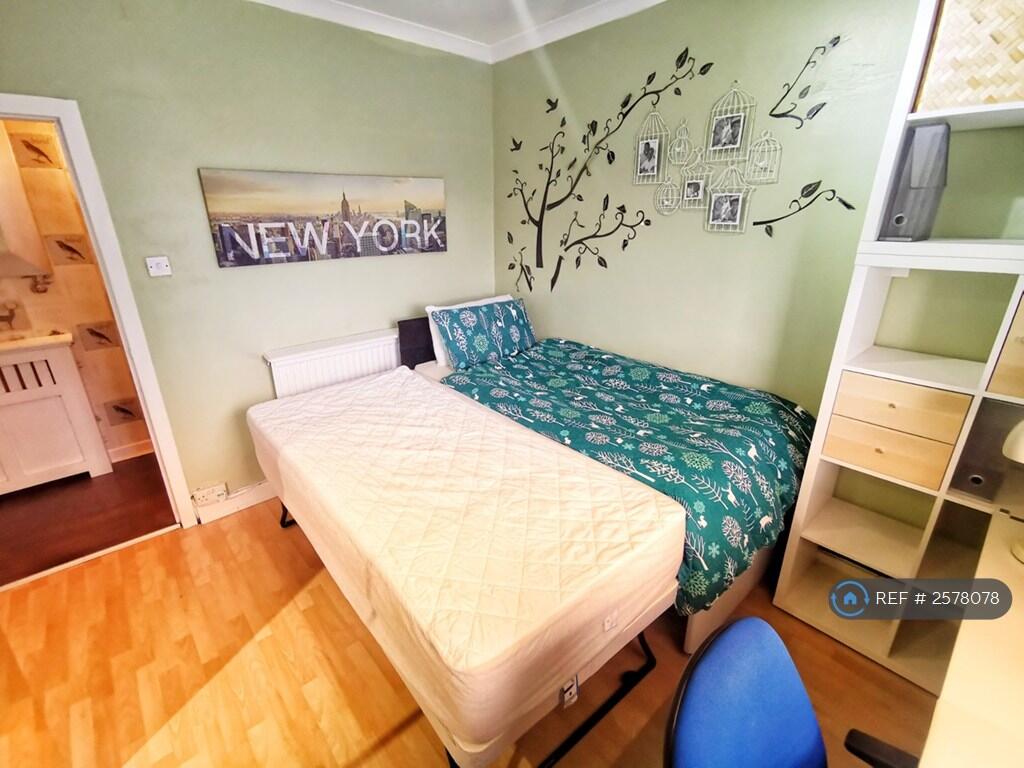 Bedroom 2 - Single Bed With Trundle 2