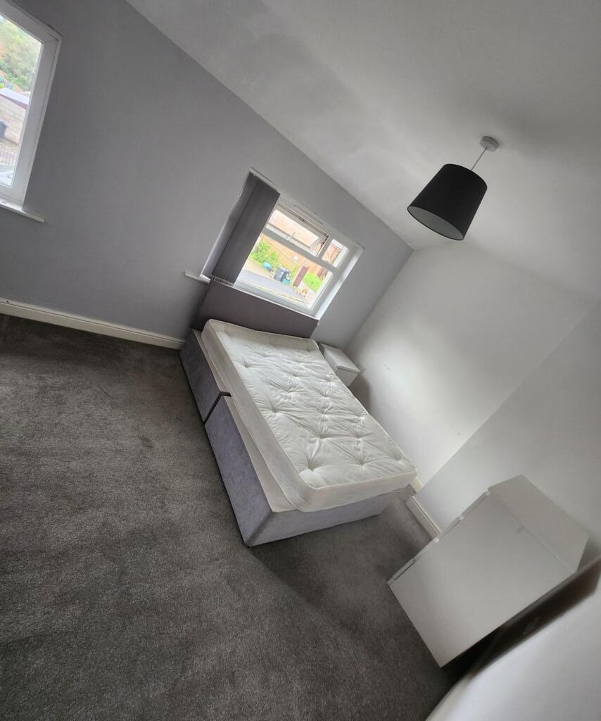 A bright and comfortable double bedroom featuri...