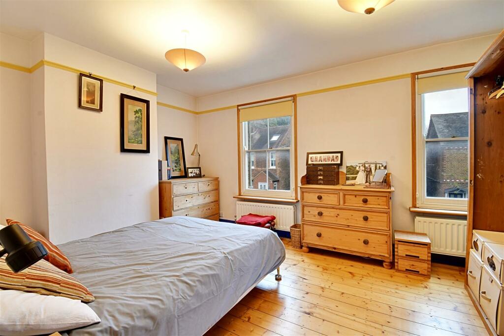 Bedroom 1_1.jpg