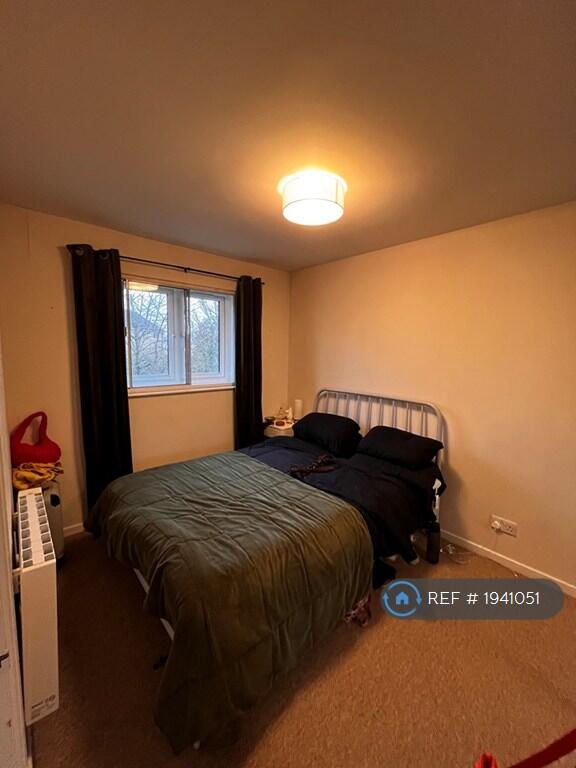 Bedroom With Fitted Wardrobes 