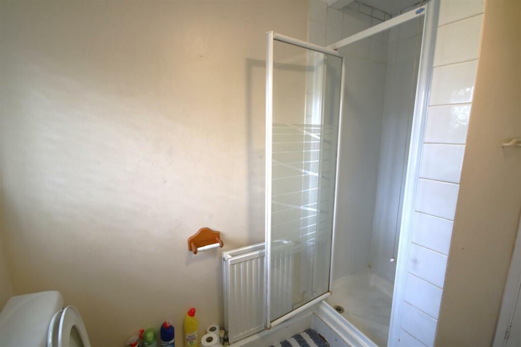 Shower Room b.JPG