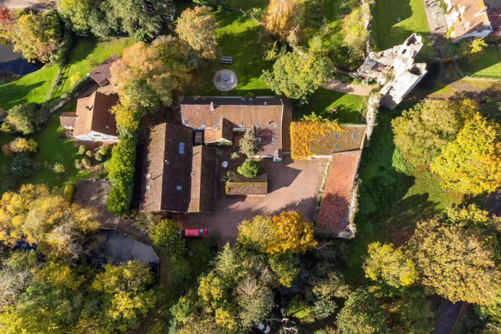317513 - 98845_Mettingham Castle Castle Road Me...