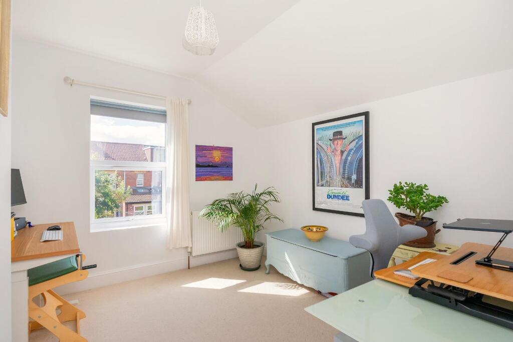 1B9RKE - Bedroom J.jpg