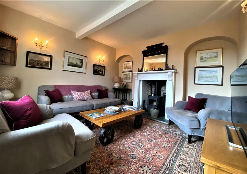 Lounge 1.jpg
