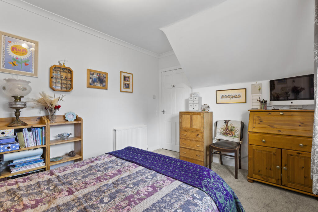 Second bedroom 2