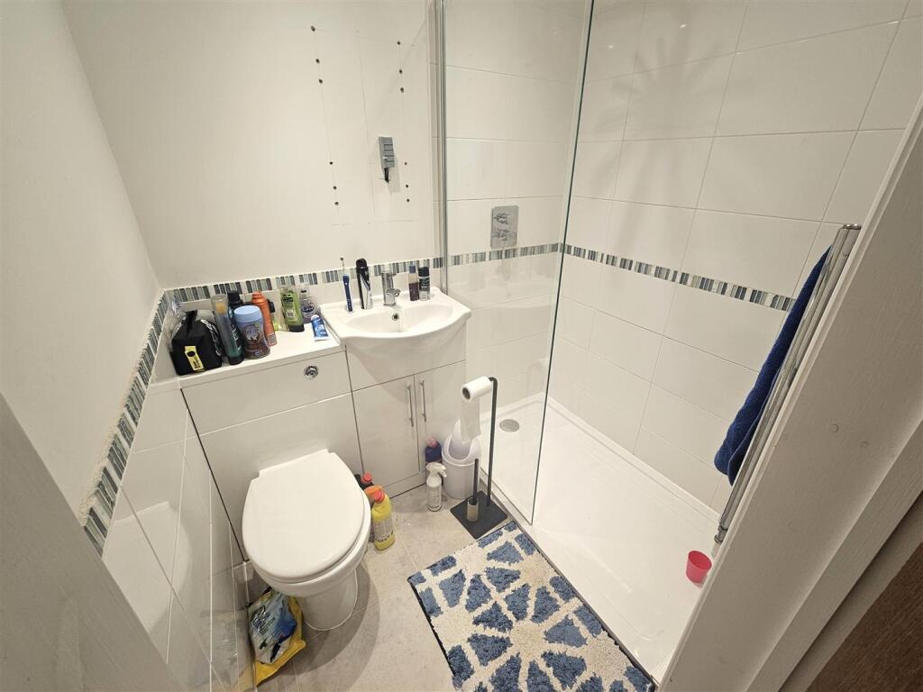 En-suite 1.jpg