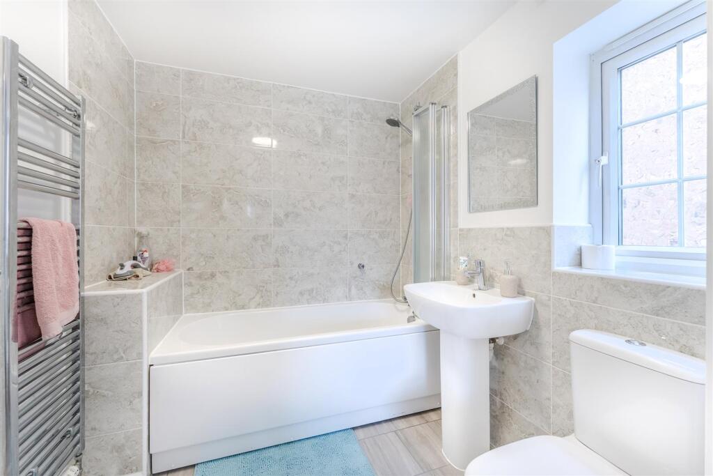 Jack'n'Jill Bathroom