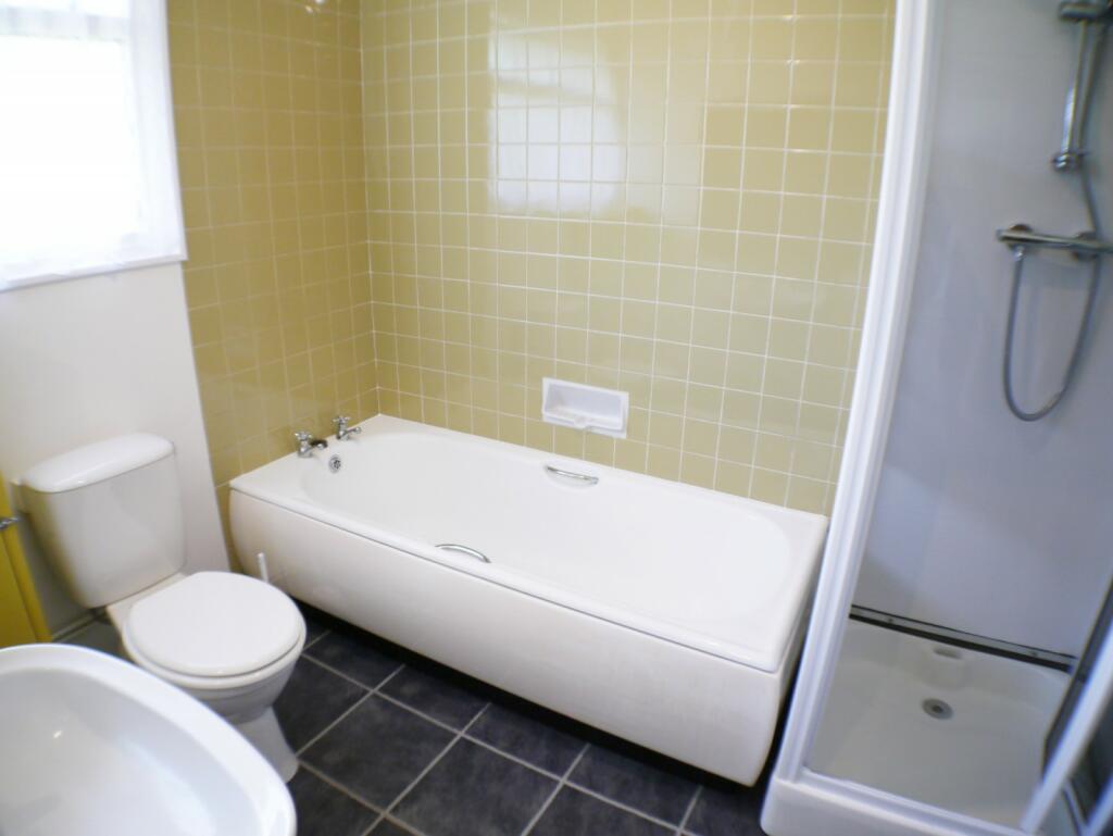Bathroom with Separa