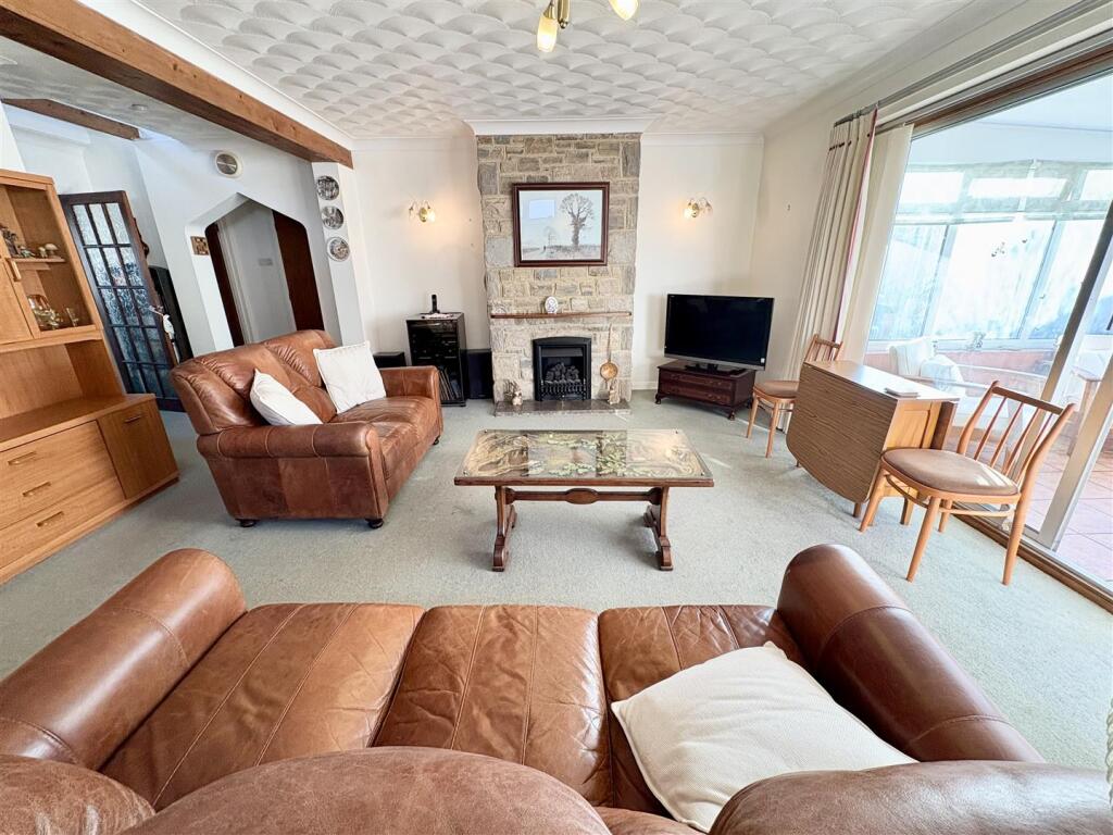 lounge3.jpg