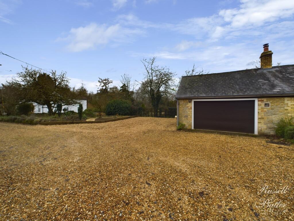 CAM02127G0-PR0228-STILL039