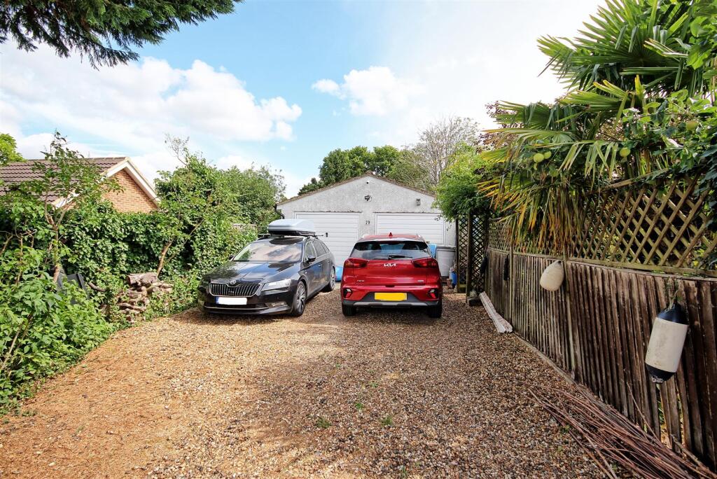 DOUBLE GARAGE