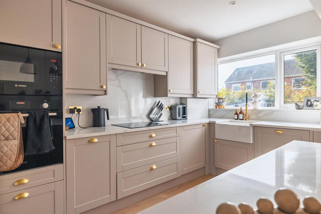 4 Bowness Ave-34.jpg