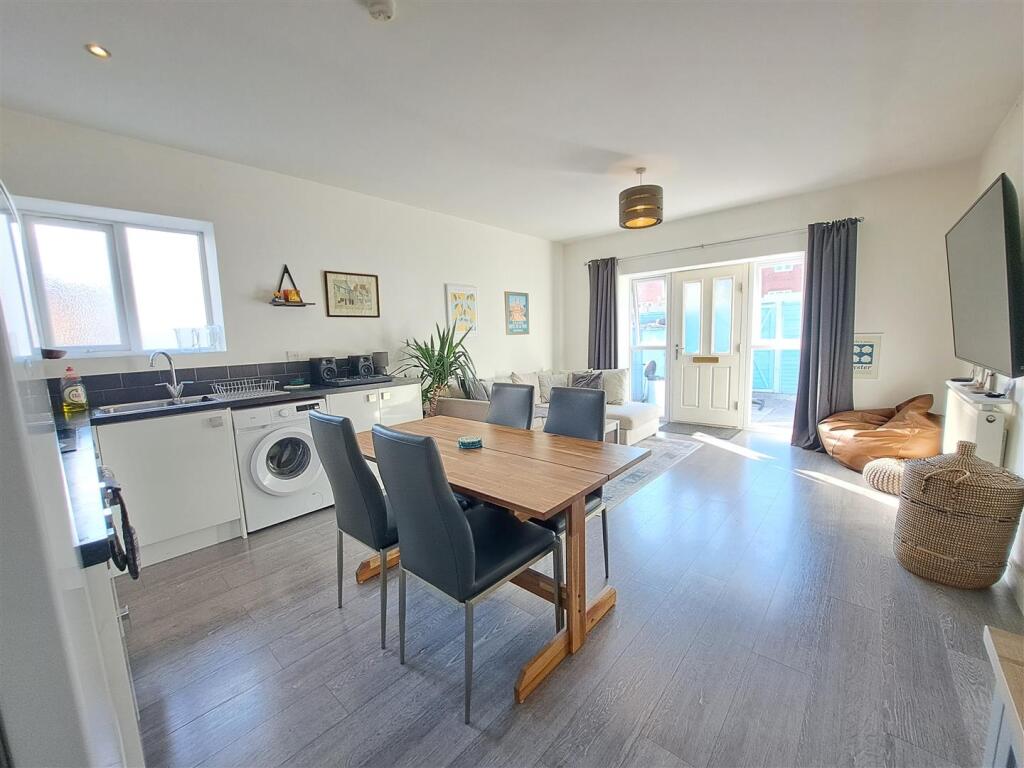 Open Plan Living/Dining Room &amp; Kitchen