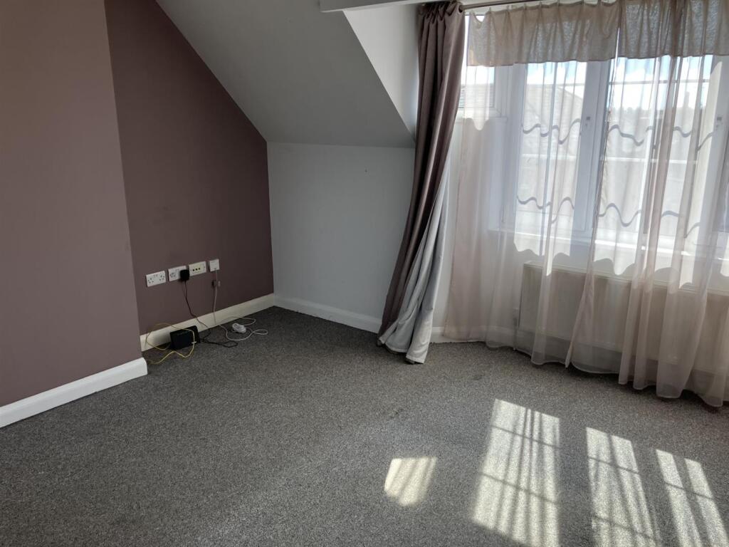 Bedroom pic 2.jpg
