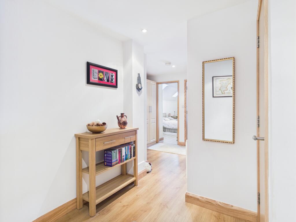 CAM01605G0-PR1050-STILL001