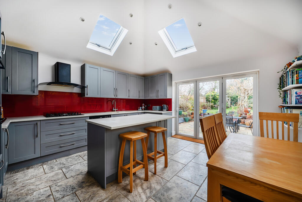 1383285-8-692826f...