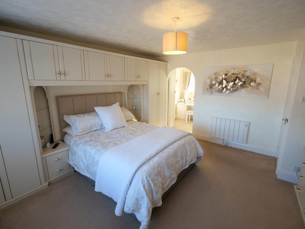 Master Bedroom Dual Aspect