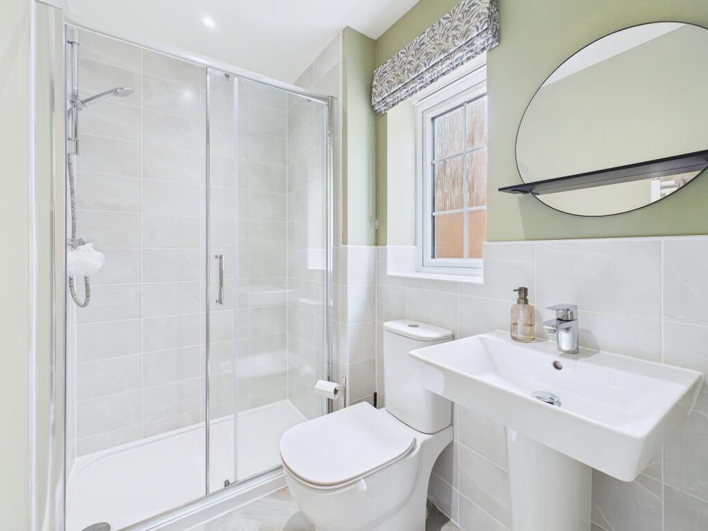 CAM03162G0-PR0107-STILL027