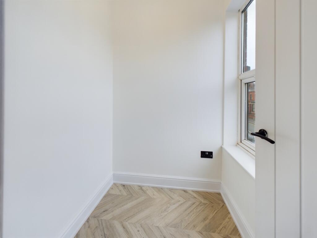 CAM01440G0-PR0084-STILL008