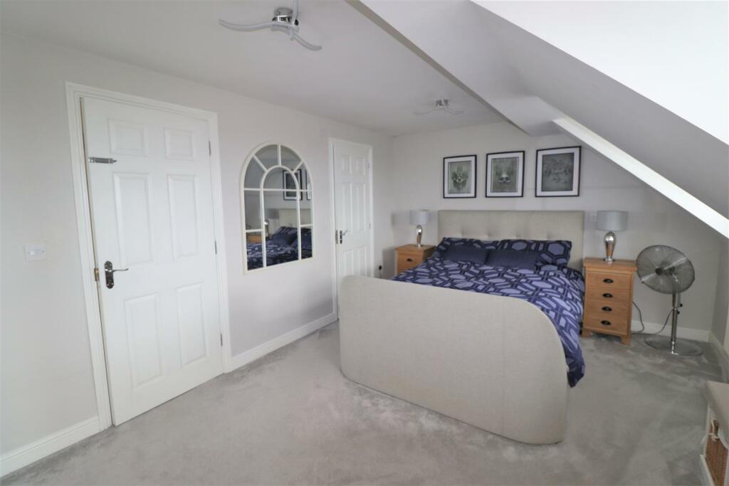 Master Bedroom (3).JPG
