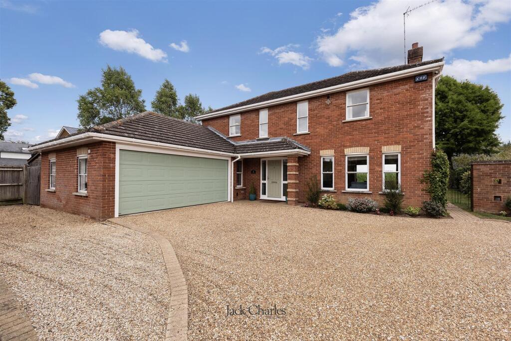 2 Chelsfield Close, TN11 0DW 002.jpg