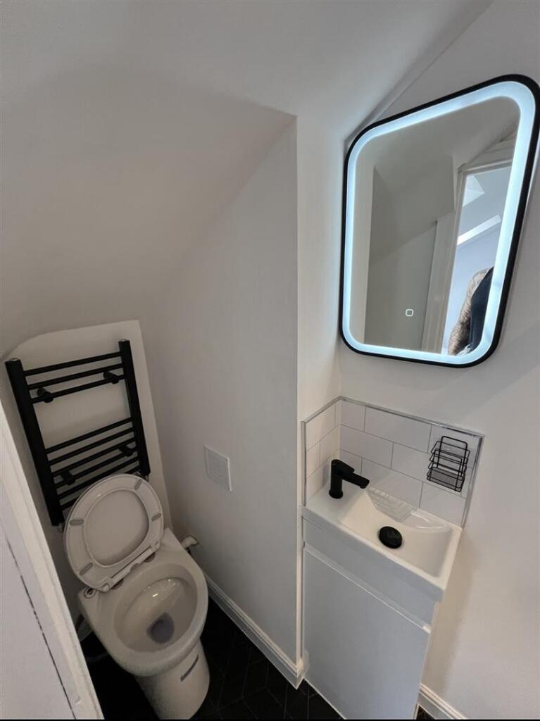 BEDROOM 4 - EN-SUIT