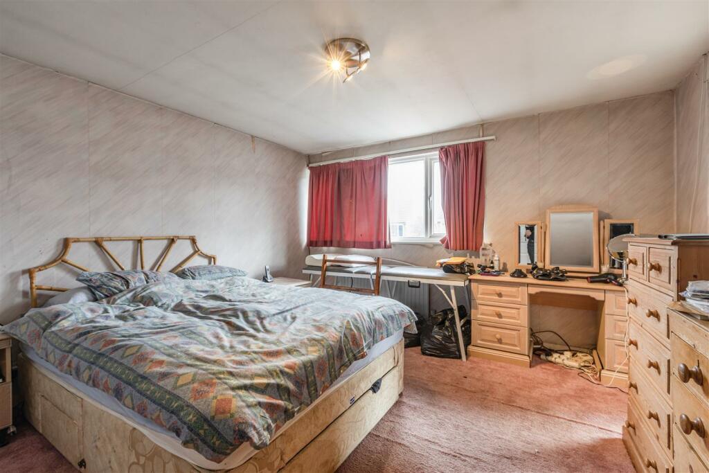 bed 1.jpg