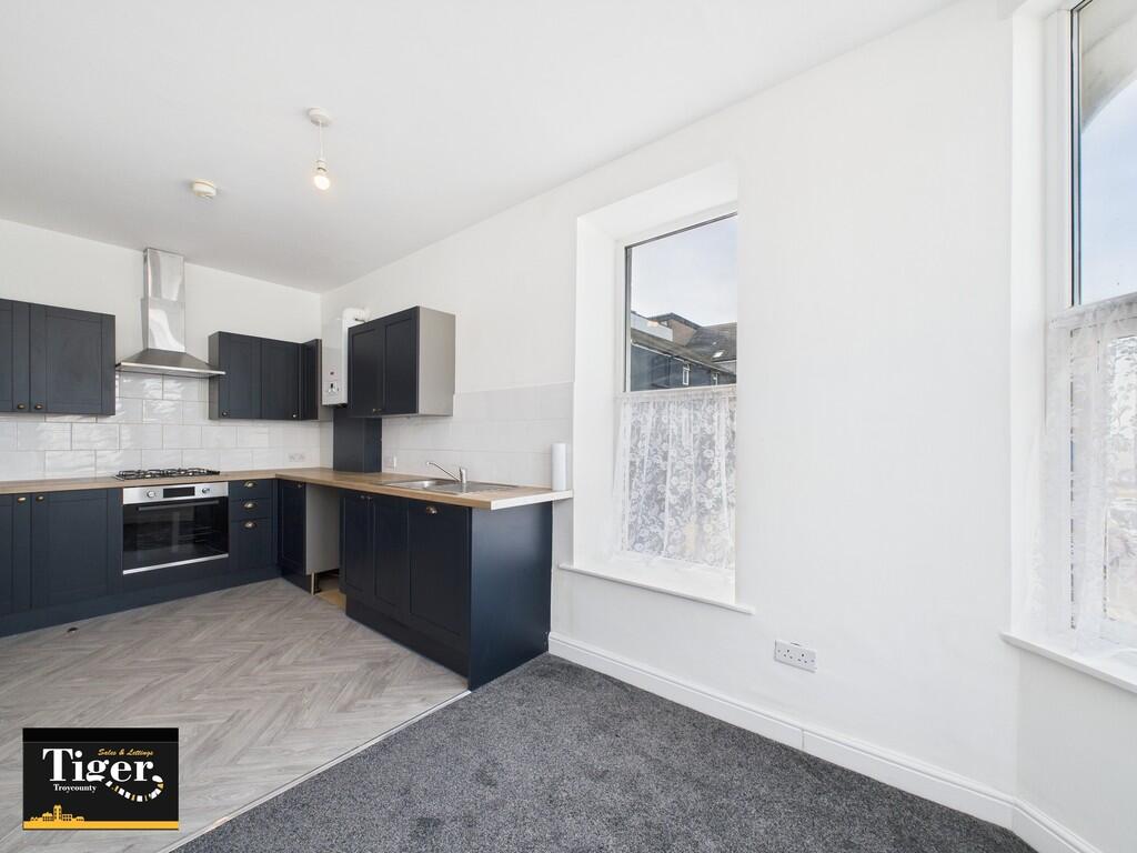 CAM02176G0-PR0498...