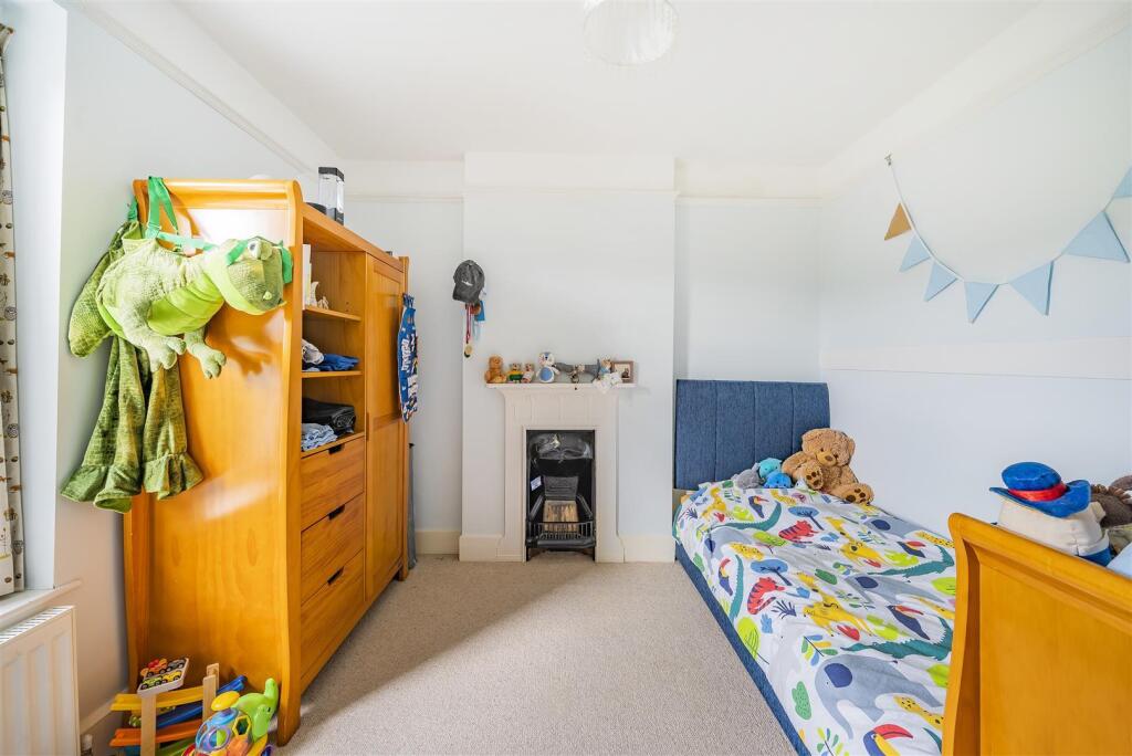 Perivale bedroom 3.jpg