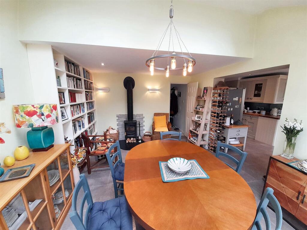 Dining room 1 new.jpg