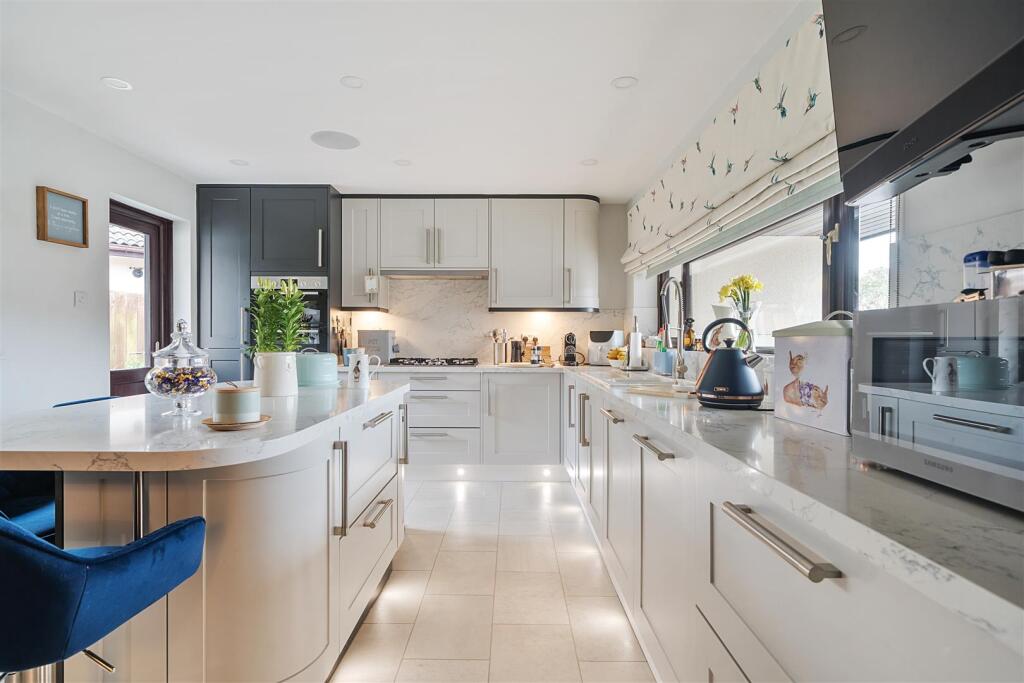 Oaktree Kitchen..jpg