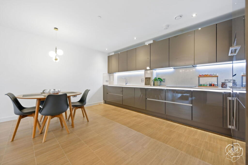 Triathlon Point, Madison Way, Stratford, E20