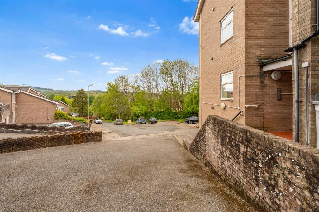 Linnet Close, Hern Crabtree (27).jpg