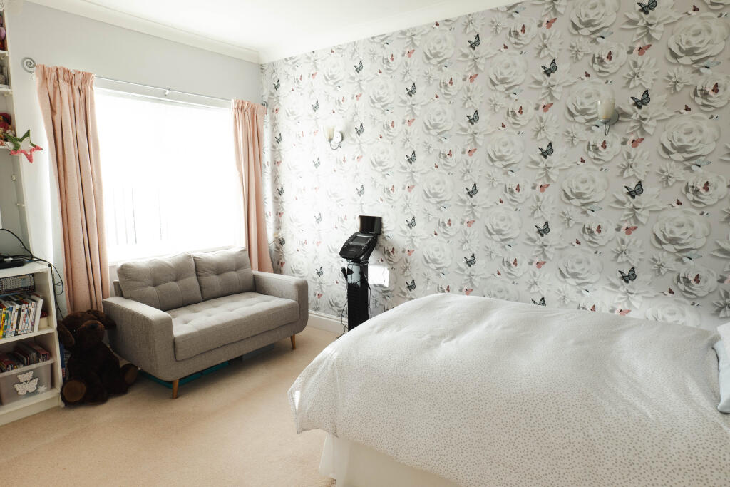Bed 2.jpg