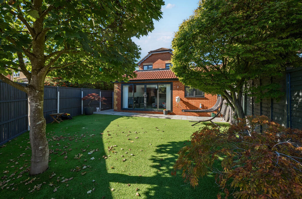 1370534-5-68f0e2b...