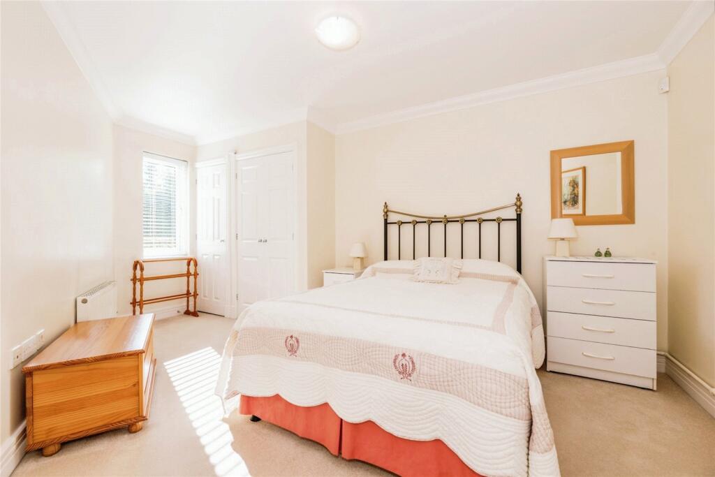 Portsmouth Road, Cobham, Surrey, KT11