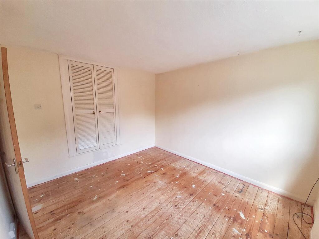 Bedroom 1 new.jpg