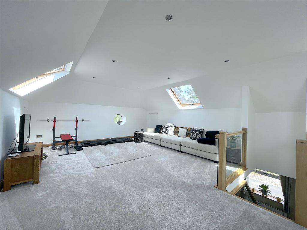 Loft Room (3).jpeg