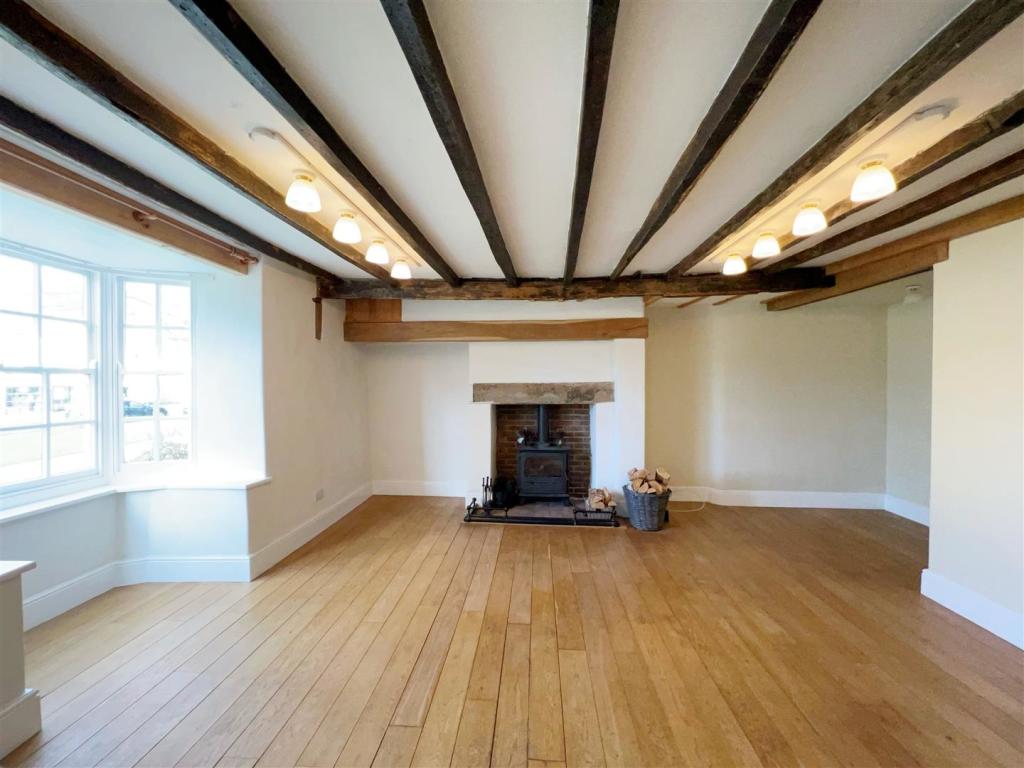 Lounge 3.jpg