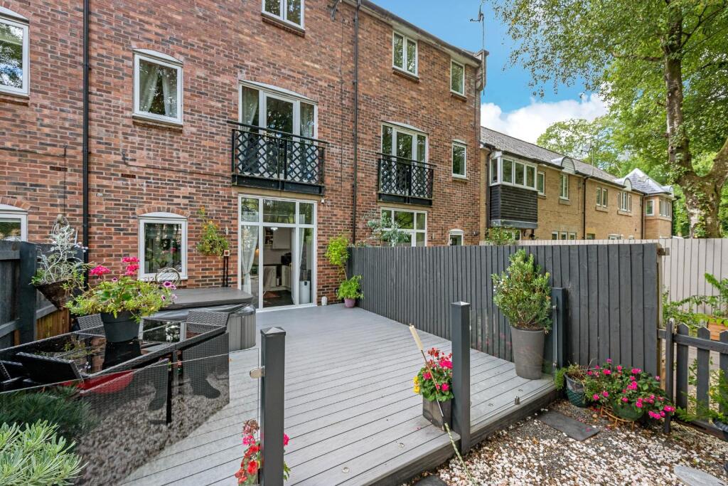 58 Threadfold Way External-8.jpg