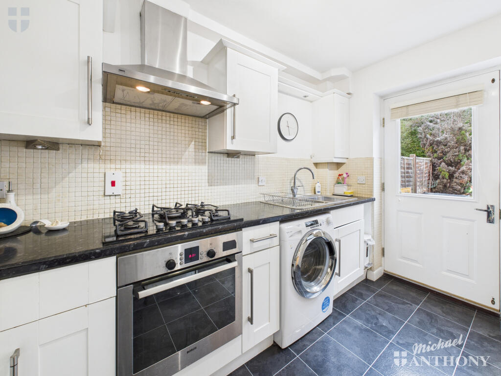 CAM03852G0-PR0435-STILL009