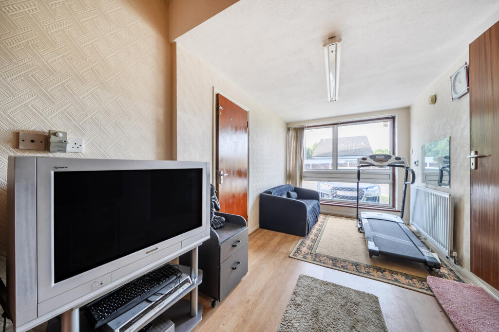 1346245-4-68b586e...