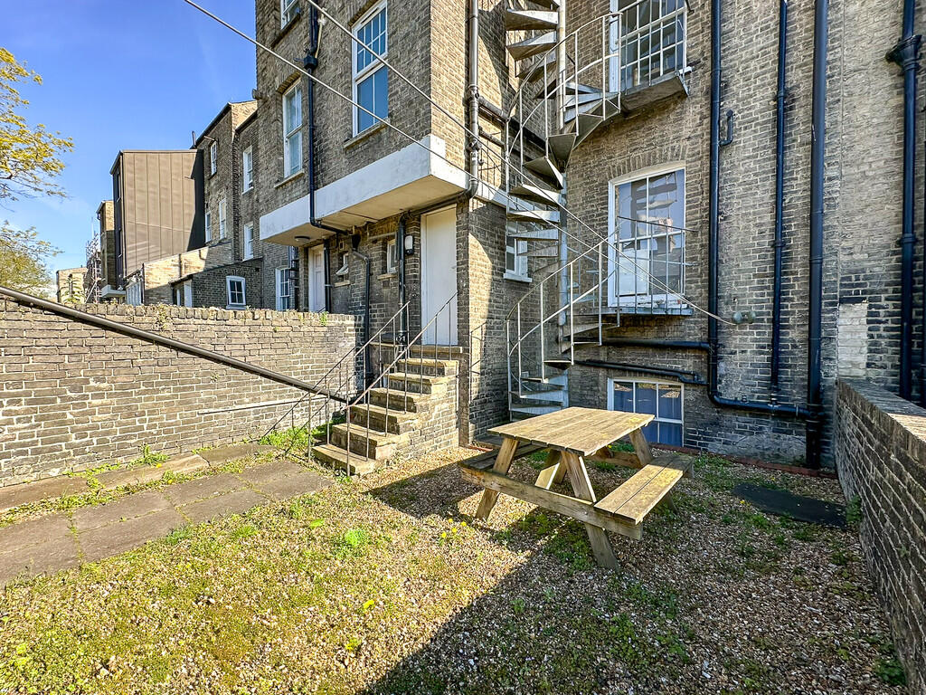 Communal Garden (...