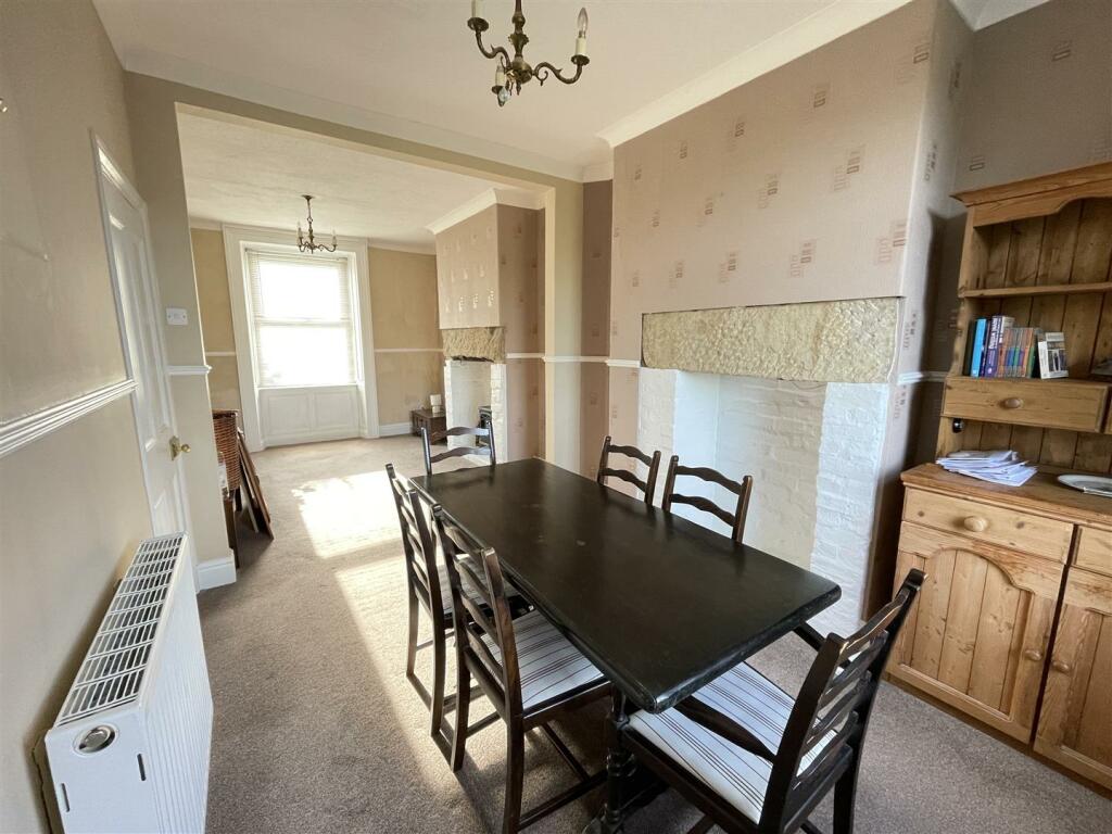 LIVING/DINING ROOM