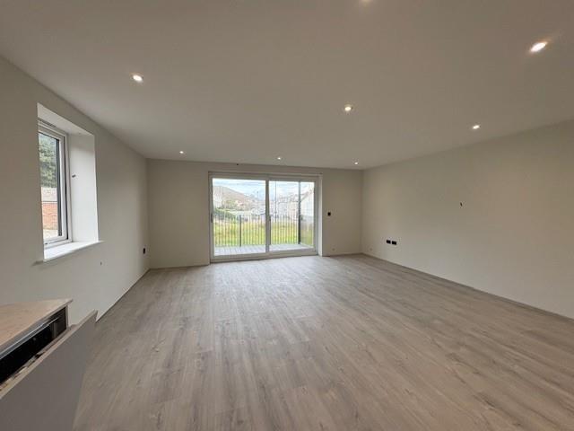 Kitchen/dining/living area