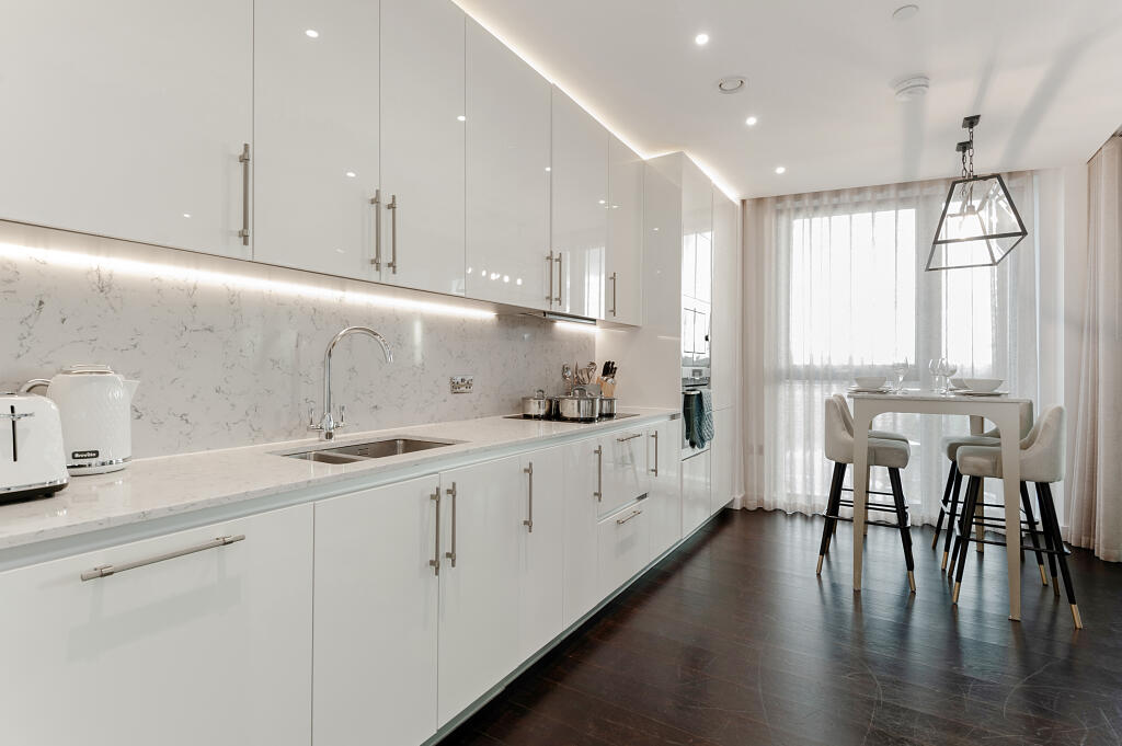 82939_Thornes House