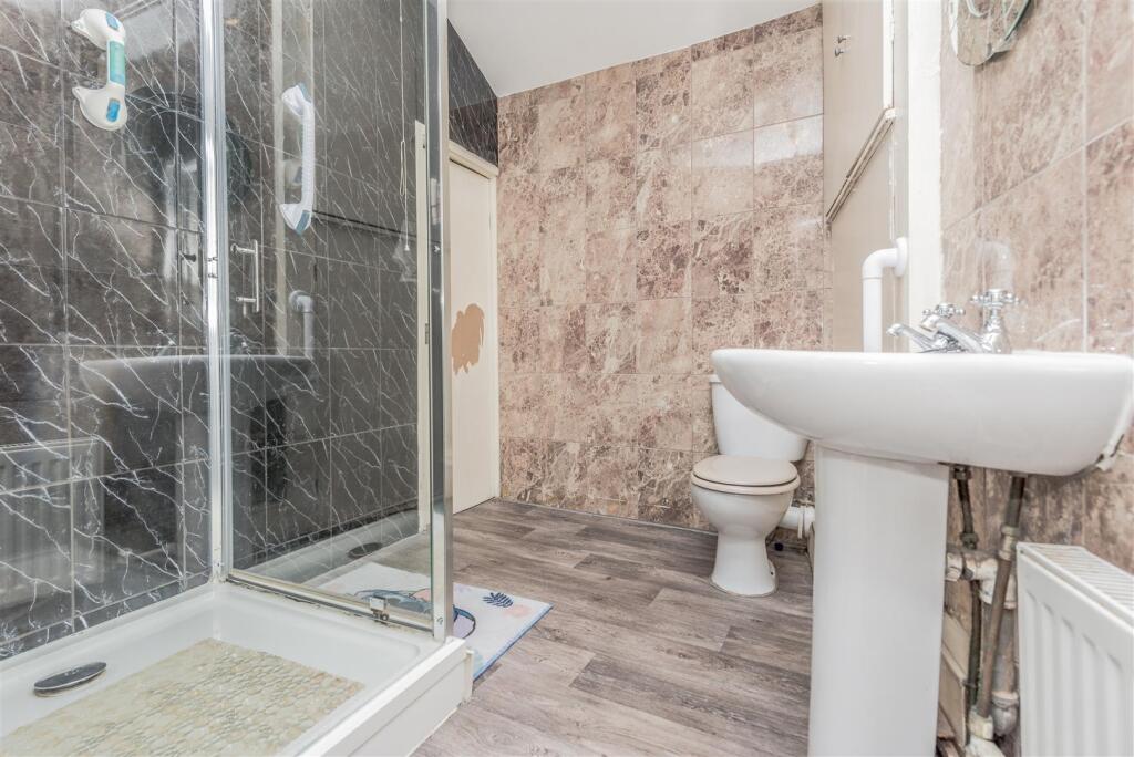 Shower Room / WC: