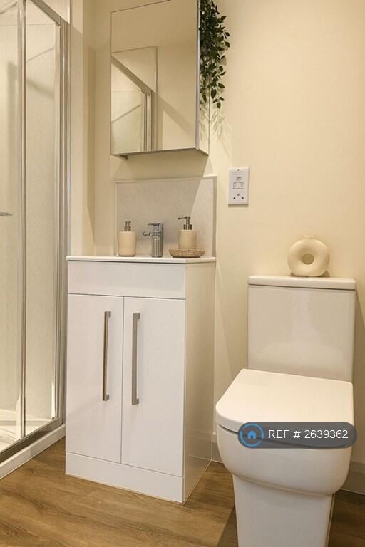 Elegant En-Suite
